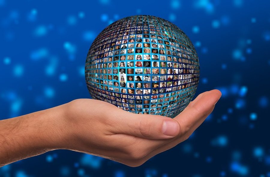 hand-1592415_1280 desi 2022